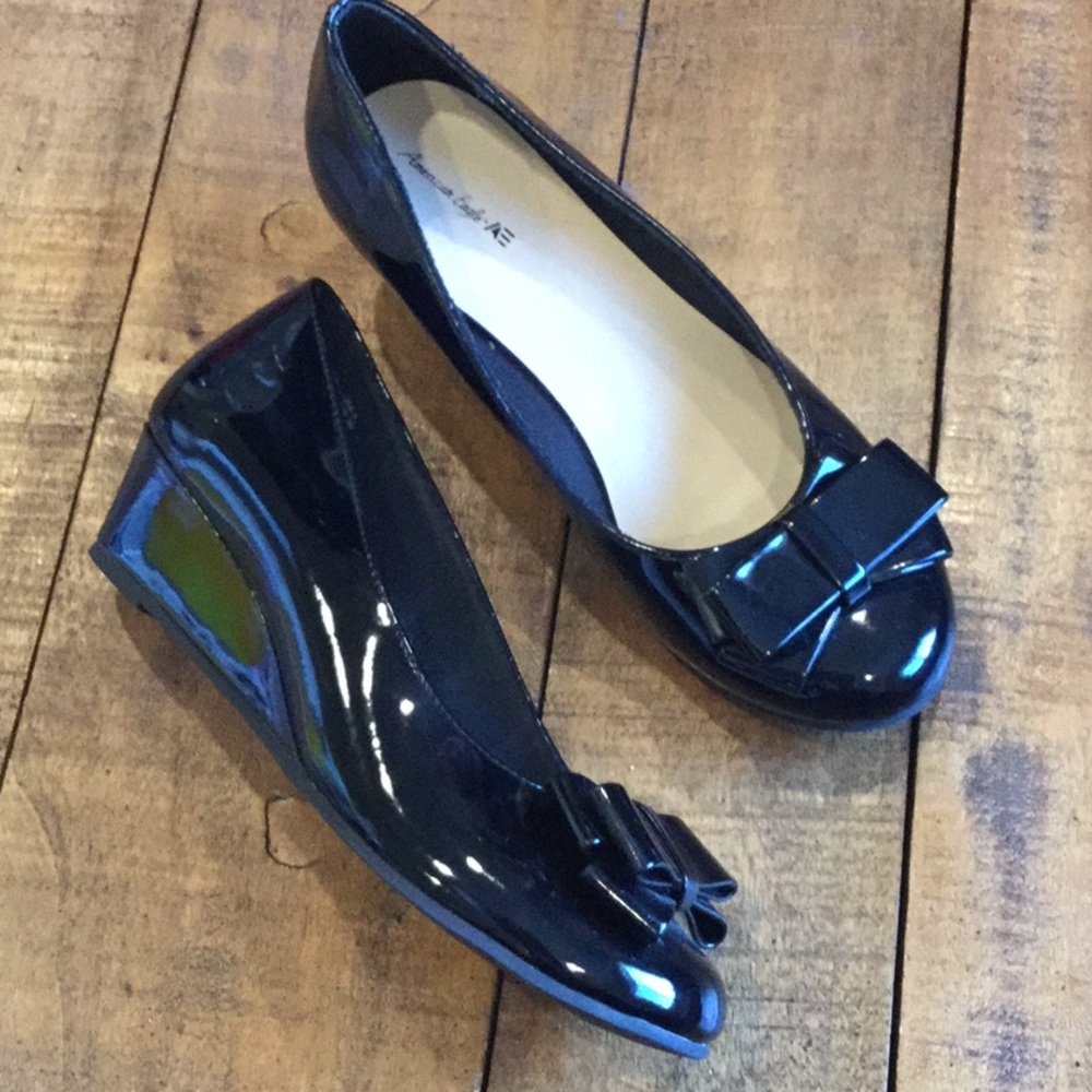 American Eagle patent leather bow wedge